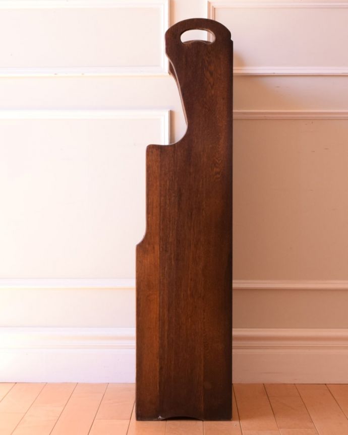 マガジンラック アンティーク家具 アンティーク マガジンラック 横から見ても素敵なんですしっかり修復してあるのでどんな場所に置いて見てもらってもカッコいいです。(k-2805-f)