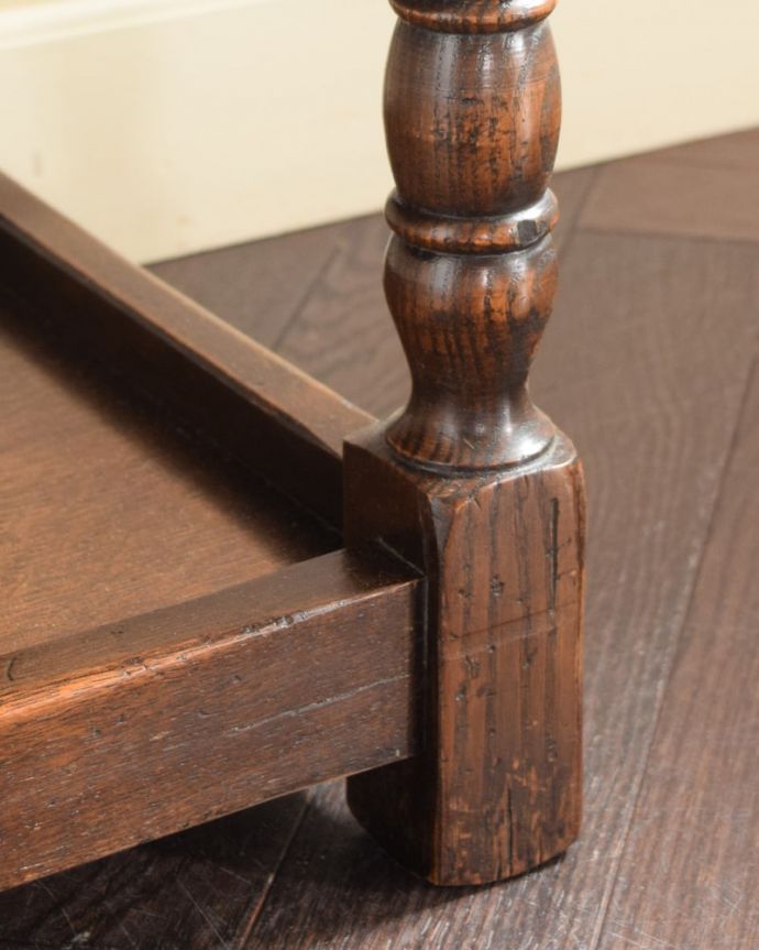 アンティークのチェスト アンティーク家具 アンティーク カップボードチェスト 女性1人でラクラク運べちゃうんですHandleのアンティークは、脚の裏にフェルトキーパーをお付けしています。(k-2806-f)