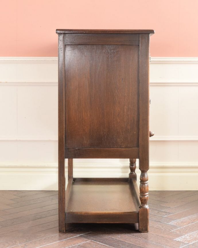 アンティークのチェスト アンティーク家具 アンティーク カップボードチェスト 横から見てもステキなんです。(k-2806-f)