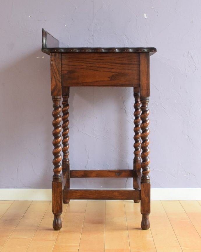 コンソールテーブルの側面