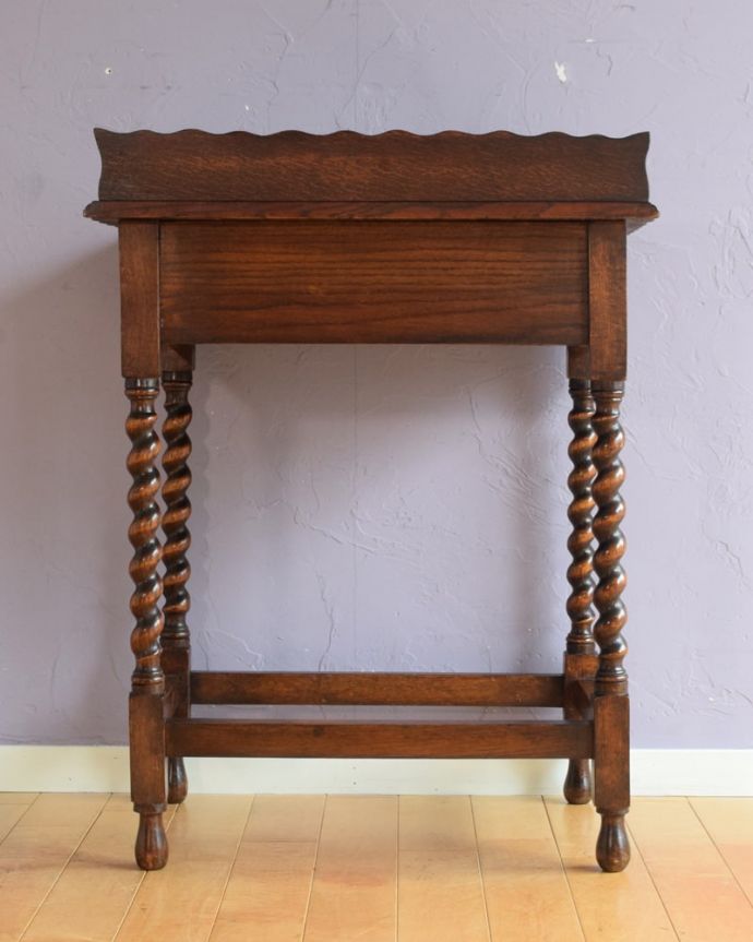 コンソールテーブルの後ろ姿