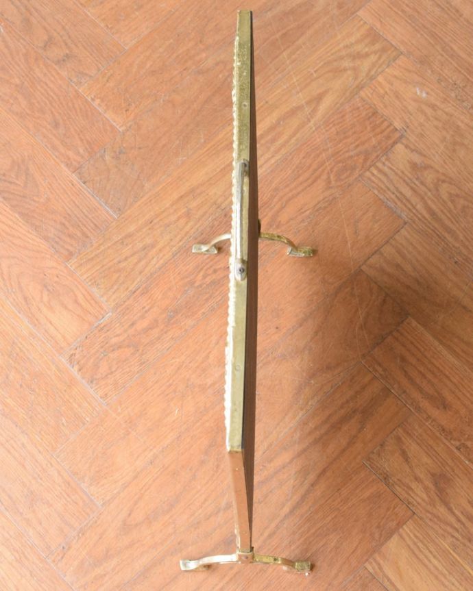 アンティーク家具　アンティーク ファイヤースクリーン　上から見ると・・・スマートなので、どこに置いても邪魔になることはありません。(k-2809-f)