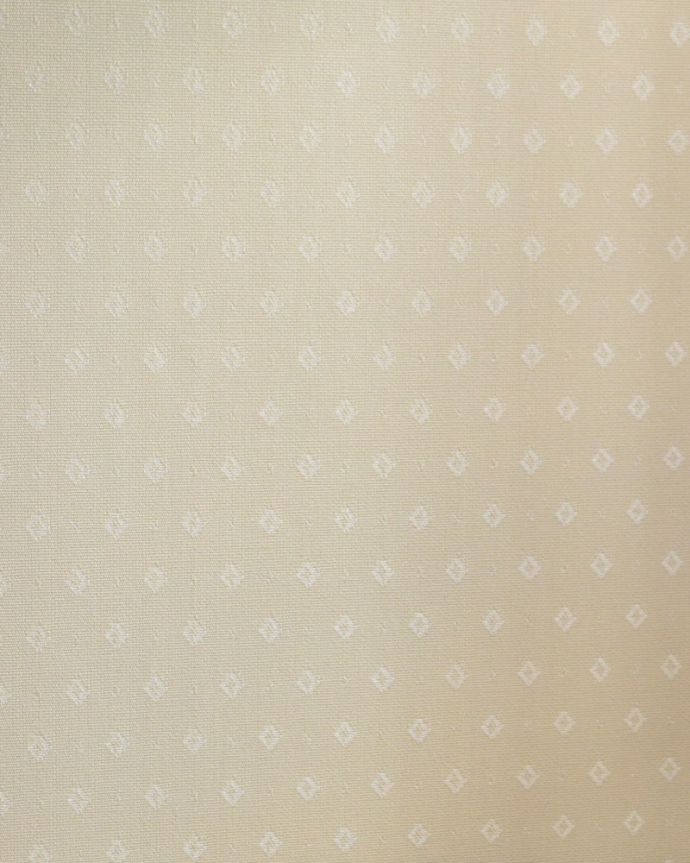 アンティークのキャビネット　アンティーク家具　アンティーク キャビネット　新しい生地で張り替えましたキャビネットの表情に合わせて新しい背板の生地を選びました。(k-2810-f)