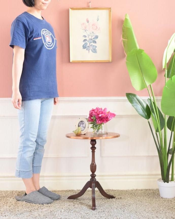 アンティークのワインテーブル