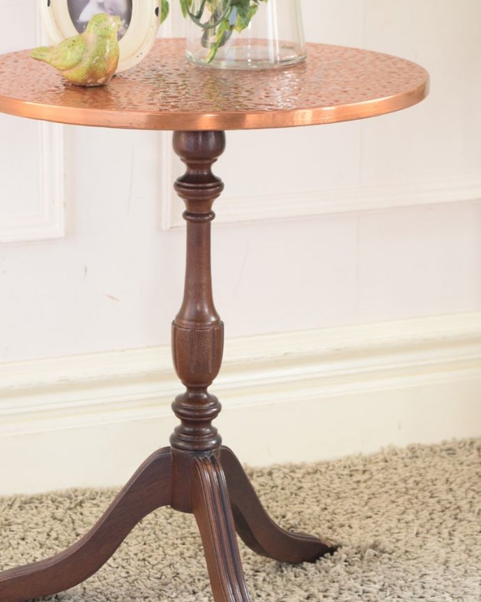 英国スタイルのアンティークテーブル