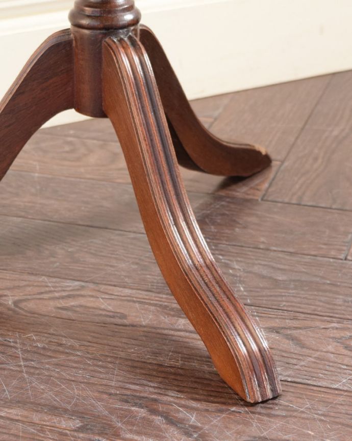 アンティークテーブルの脚