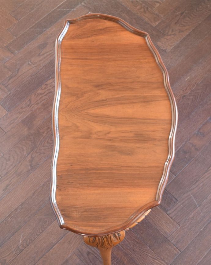 アンティークのテーブル アンティーク家具 アンティーク コンソールテーブル 上から見ると半分のお月様が見えますハーフムーン(半月型)の天板には、何を置いても素敵に魅せてくれる力があります。(k-2812-f)