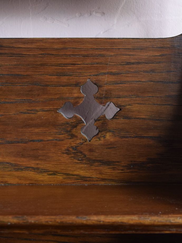 アンティーク家具らしい装飾