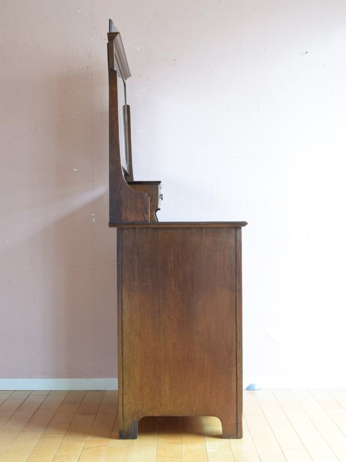 ドレッサーの側面