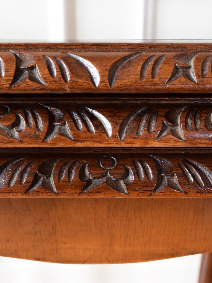 英国アンティークらしい装飾