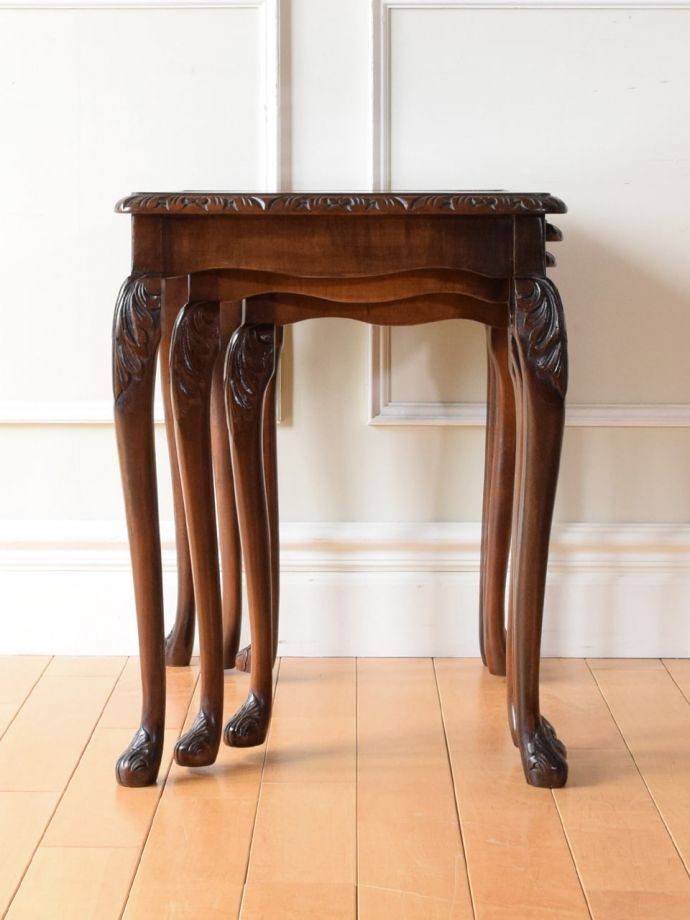 アンティークコーヒーテーブルの側面