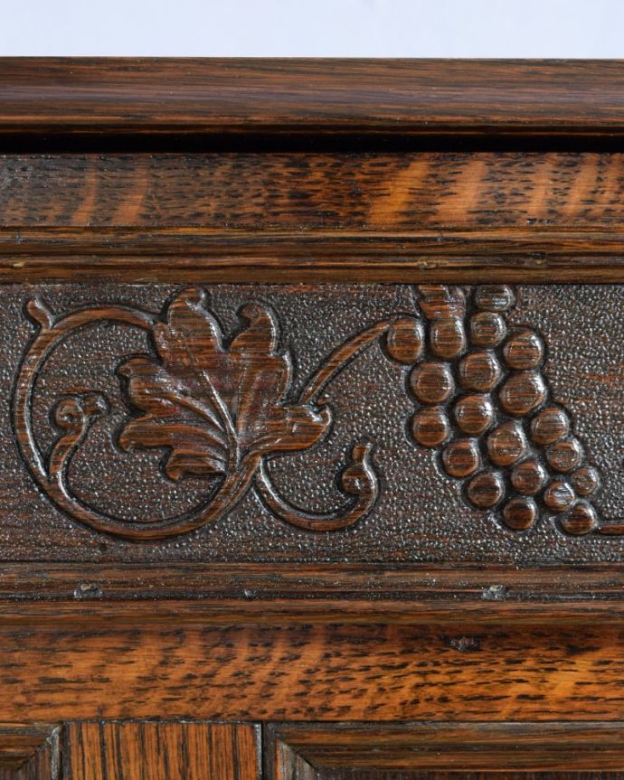 ブランケットボックス・収納ボックス　アンティーク家具　アンティーク ブランケットボックス　繊細で美しい彫刻まだ機械がそんなに発達していない時代に、どうやって彫ったんでしょう･･･見事です。(k-2819-f)