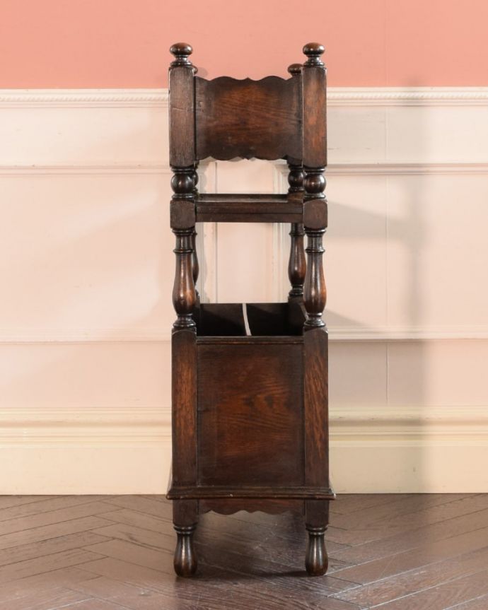 マガジンラック アンティーク家具 アンティーク ブックシェルフ 横から見ると・・・360度、どの角度から見てもキレイに仕上がっています。(k-2820-f)