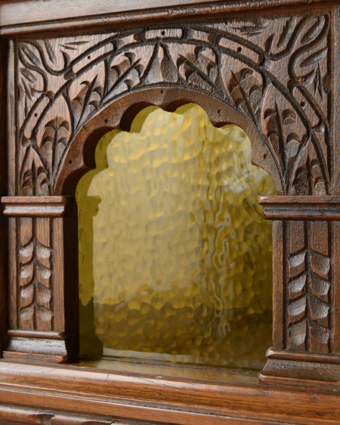 アンティークのキャビネット アンティーク家具 アンティーク カウンター カウンターを正面から見た時の彫り。(k-2821-f)