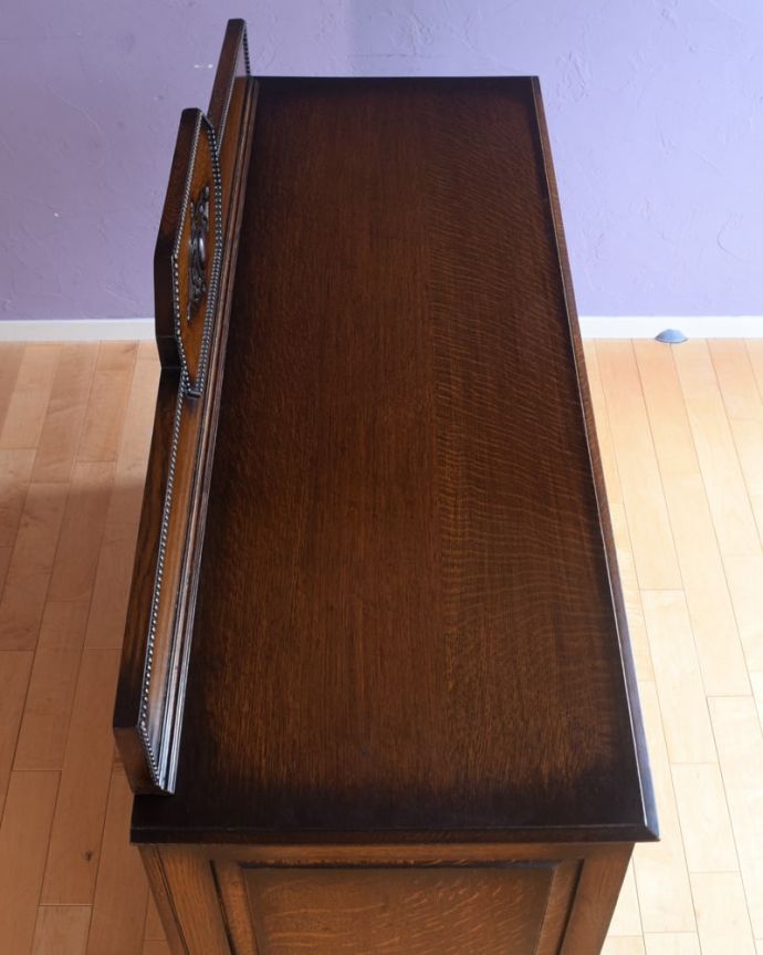 サイドボード アンティーク家具 アンティーク サイドボード 上から見てるとこんな感じです。(k-2822-f)