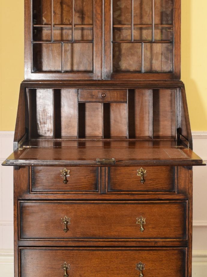 ビューローの扉の中