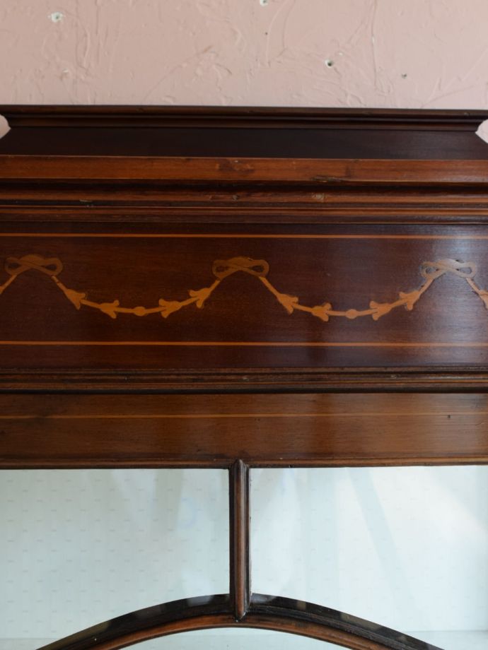 英国アンティークらしい装飾