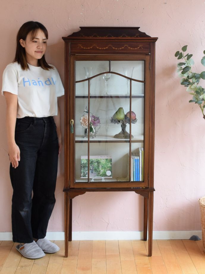 英国アンティークのガラスキャビネット