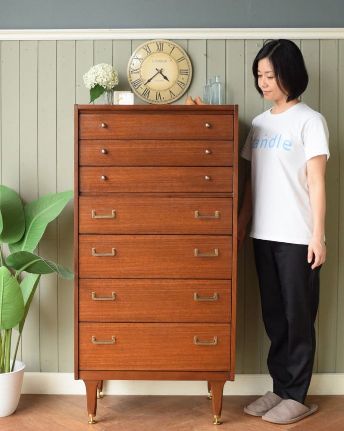 アンティークのチェスト　アンティーク家具　アンティーク チェスト(Ｇplan)　スッキリとしたカッコよさが魅力北欧スタイルのチェストは、やっぱり見た目がカッコいい！シンプルなのでどんなお部屋にも似合います。(k-2825-f)