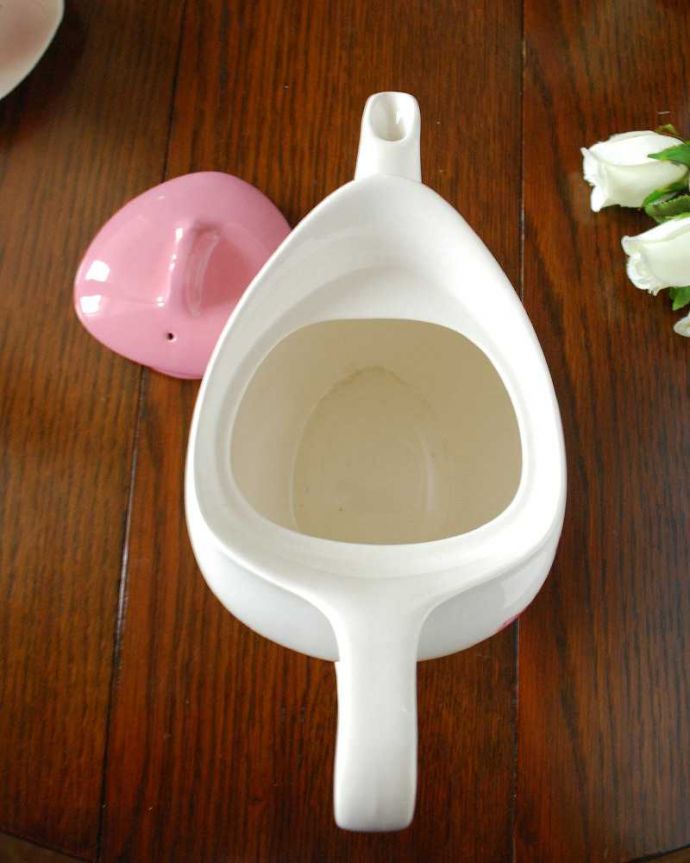 アンティーク 陶磁器の雑貨　アンティーク雑貨　英国ミッドウィンター社、スタイルクラフトシリーズのピンクのティーポット。アンティークなので多少のキズ・汚れがある場合があります。(k-2825-z)