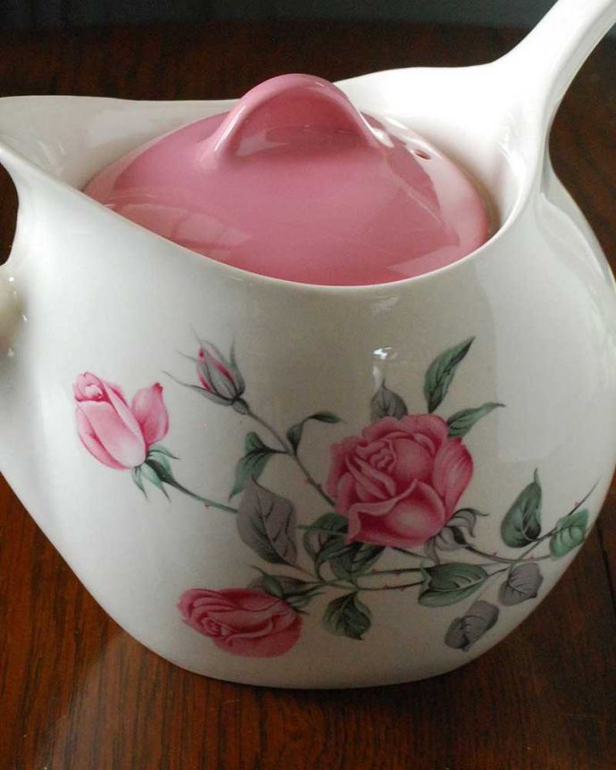 アンティーク 陶磁器の雑貨　アンティーク雑貨　英国ミッドウィンター社、スタイルクラフトシリーズのピンクのティーポット。優雅で、繊細で･･･大人な雰囲気を演出してくれます。(k-2825-z)