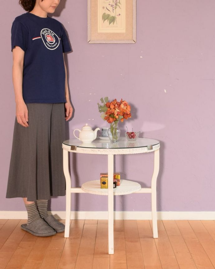 ロイドルーム アンティーク家具 アンティーク ロイドルームテーブル どこでも使える便利なロイドルームのテーブルどんな場所にも気軽に運べていろんな用途で使えるロイドルームのテーブルは、ワイヤーに紙を巻きつけて作られた画期的な家具です。(k-2826-f)