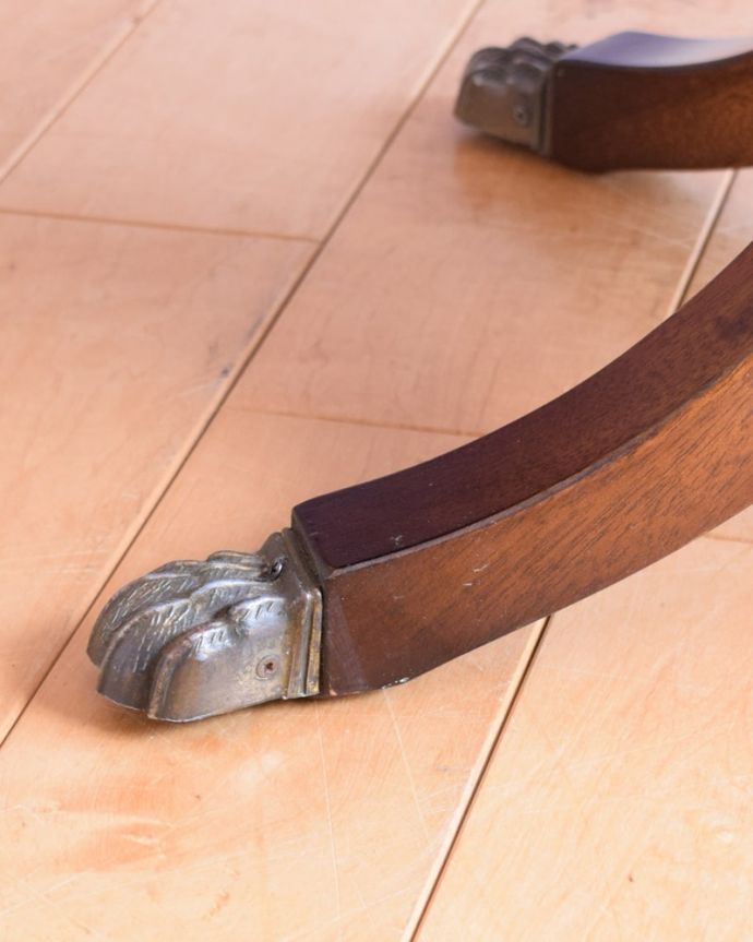 アンティークのテーブル アンティーク家具 アンティーク コーヒーテーブル 女性1人でラクラク運べちゃうんですキャスター付きの脚。(k-2827-f)