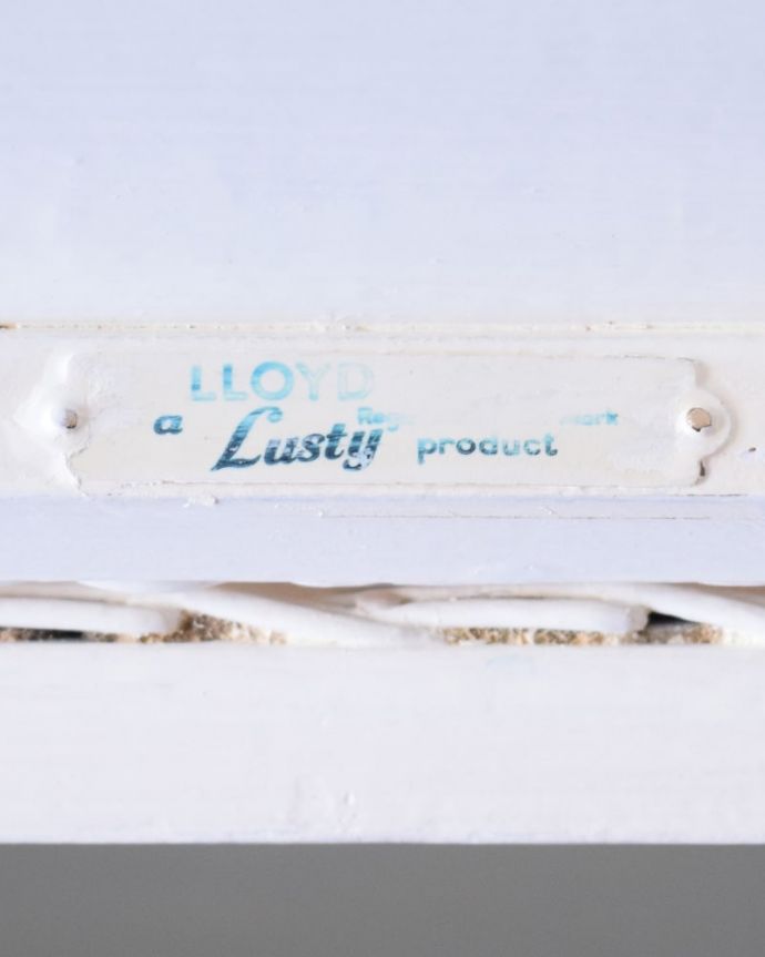 アンティーク|ロイドルーム アンティーク家具 イギリスから届いたキレイなアンティーク、ロイドルームのランドリーボックス。品質の証です1950年代に製造されたロイドルームの商品登録ブランドのセルロイド製のタグが付いています。(k-2828-f)