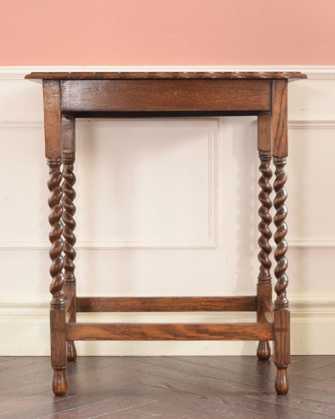 どこから見てもキレイなサイドテーブル