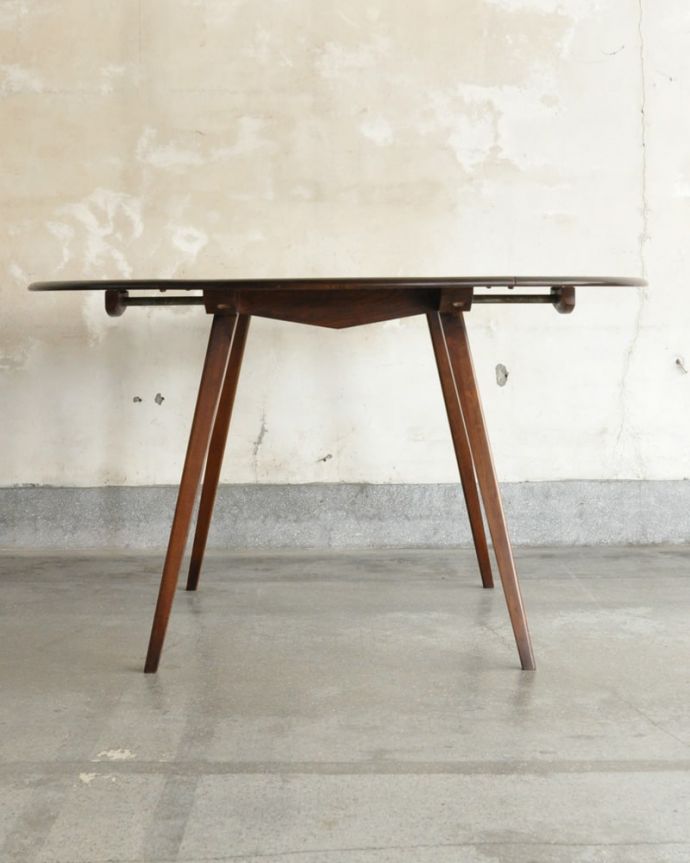 アーコールの家具　アンティーク家具　アンティーク テーブル　両方開いたらこんな感じスッキリとしたアーコールの家具は、テーブルにしてはめずらしく幕板と言って天板の下に板がない特殊な構造です。(k-2832-f)