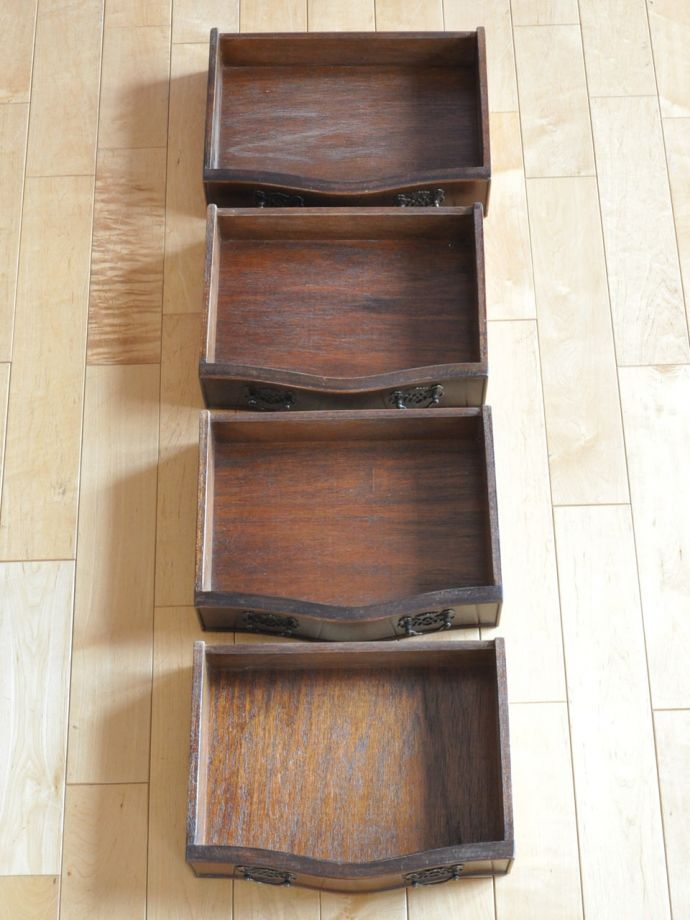 チェストの引き出しの中