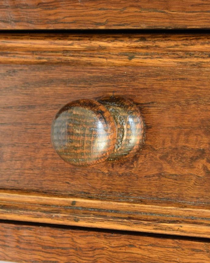 アンティークのテーブル アンティーク家具 アンティーク コンソールテーブル 開ける度にワクワクする取っ手取っ手もアンティークらしく凝ったデザイン。(k-2836-f)