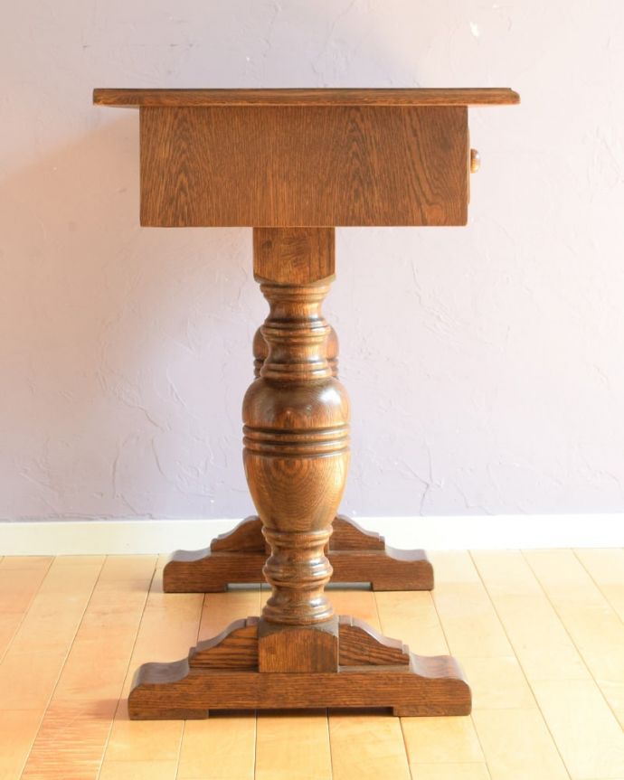 アンティークのテーブル アンティーク家具 アンティーク コンソールテーブル 横顔も美しく!こんな風に見えますもちろん、横側もキレイに修復しているので、横から見てもキレイです。(k-2836-f)