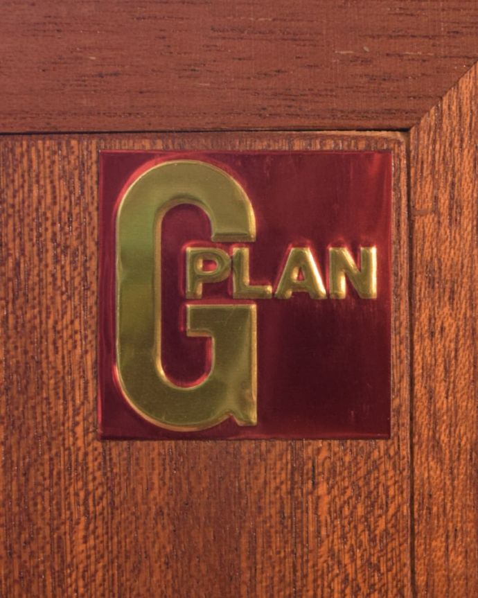 アンティークのキャビネット　アンティーク家具　アンティーク シェルフ（Ｇｐｌａｎ）　安心の証1975年から使われているメタリックラベルが残っていました。(k-2837-f)