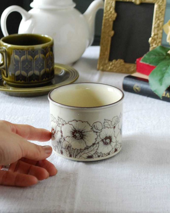 Hornsea(ホーンジー) アンティーク雑貨 イギリスのビンテージ陶器、HORNSEA(ホーンジー)社のコーンローズのシュガーボウル。自分流の使い方で楽しんでくださいアンティークなのでキズや汚れはありますが、使えるものだけを選んできました。(k-2837-z)