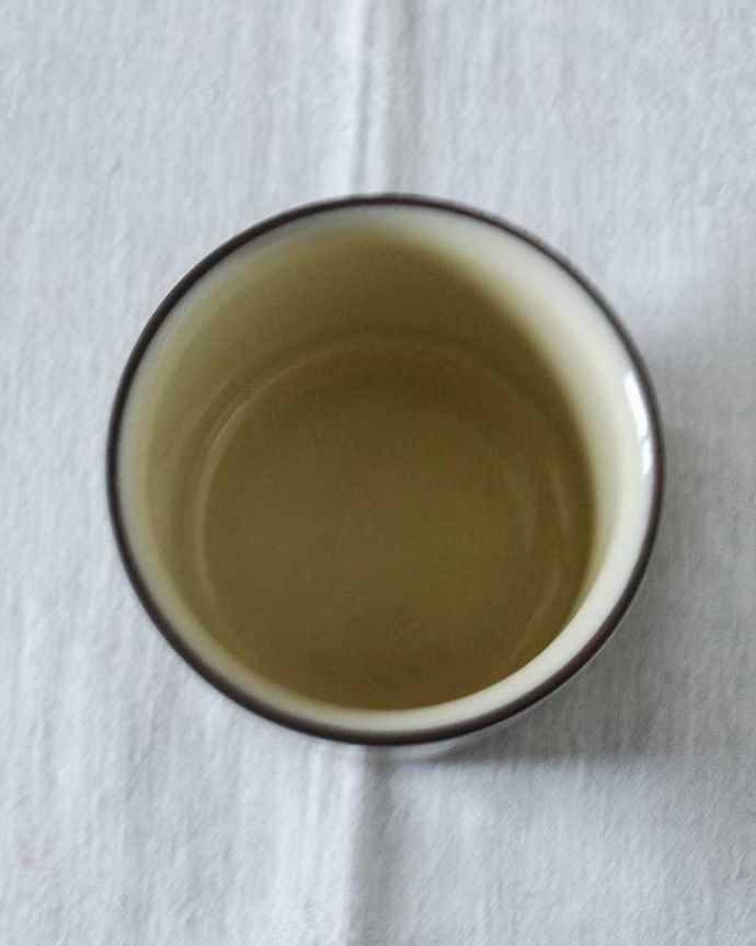 Hornsea(ホーンジー) アンティーク雑貨 イギリスのビンテージ陶器、HORNSEA(ホーンジー)社のコーンローズのシュガーボウル。上からのぞいてみると・・・アンティークのため、多少の欠け・傷がある場合がありますが、使用上問題がないものだけを選んできたので、ご了承下さい。(k-2837-z)