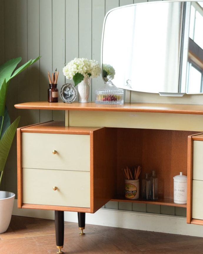 G-PLAN(Gプラン)　アンティーク家具　アンティーク ドレッサー（Ｇｐｌａｎ）　ヴィンテージ家具らしいカッコよさやっぱり一番の魅力は、この時代に作られた独特の雰囲気。(k-2838-f)