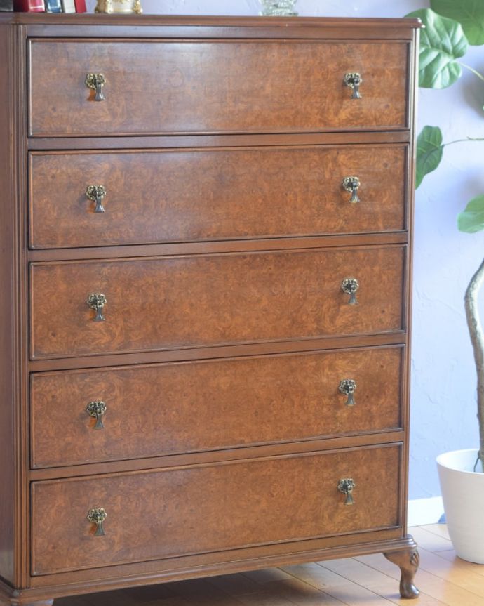 アンティークのチェスト　アンティーク家具　アンティーク チェスト　アンティークだから手に入る質の良さ現代では手に入れることが出来ない質のいい素材が使われているのもアンティーク家具の特長。(k-2839-f)