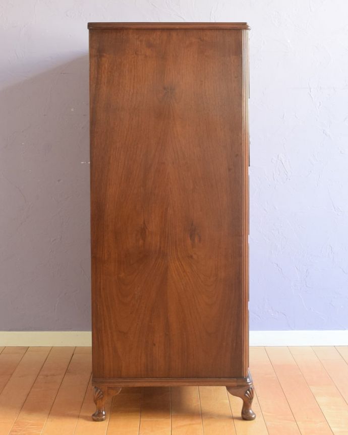 アンティークのチェスト　アンティーク家具　アンティーク チェスト　横顔もキレイですどこから見られても絵になるスタイル。(k-2839-f)