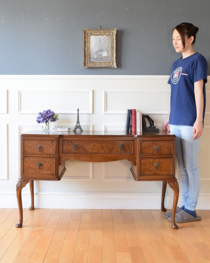 英国アンティークのデスク