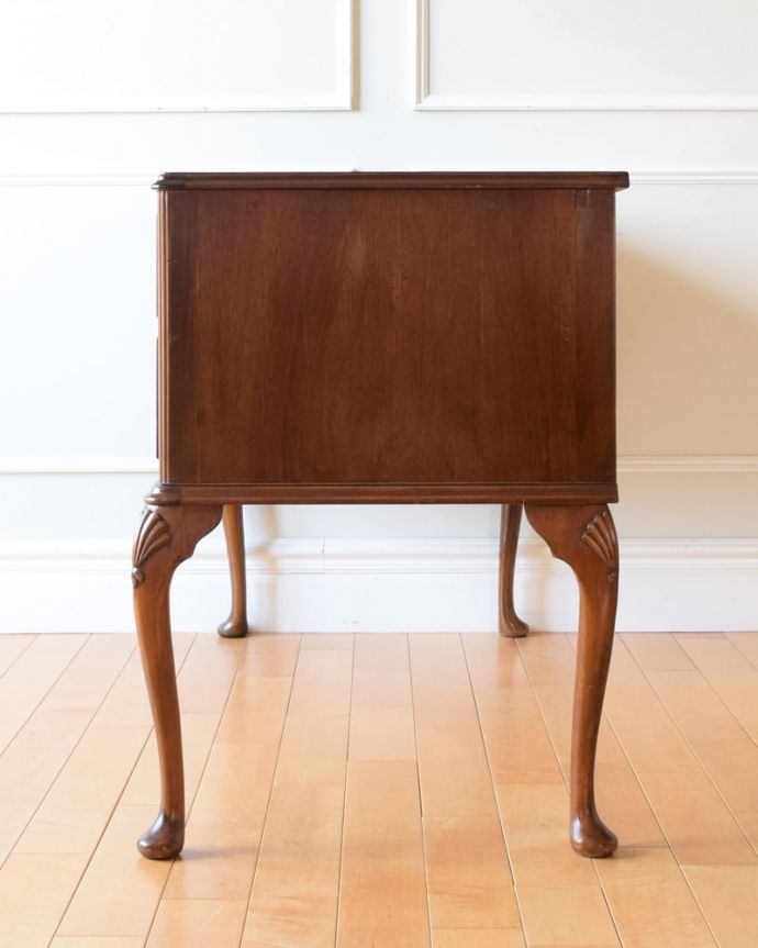 書斎デスクの側面