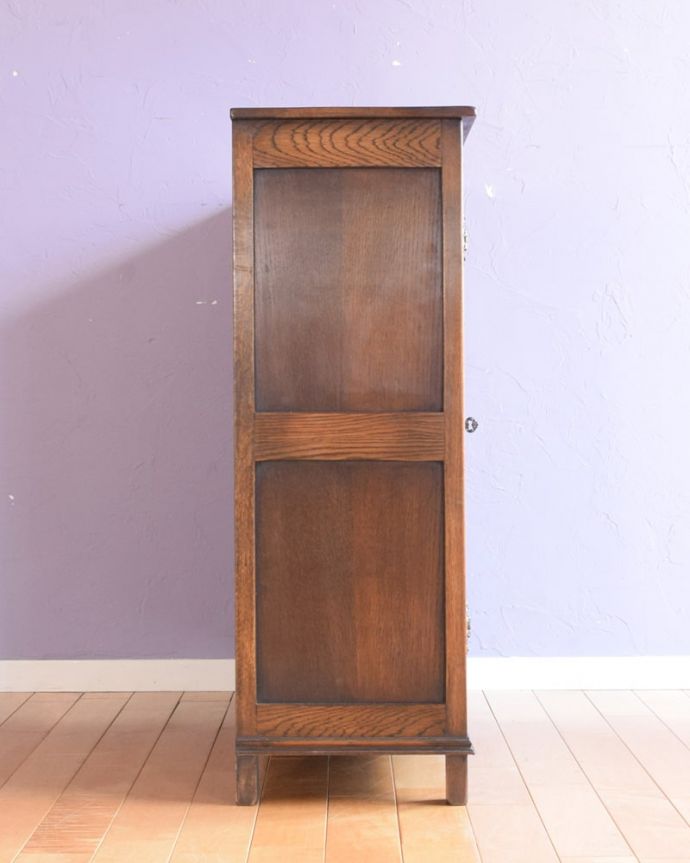 アンティークのキャビネット アンティーク家具 アンティーク ブックケース 横から見てもステキもちろん横もキレイに修復していますので、横顔だって美しいんです。(k-2843-f)