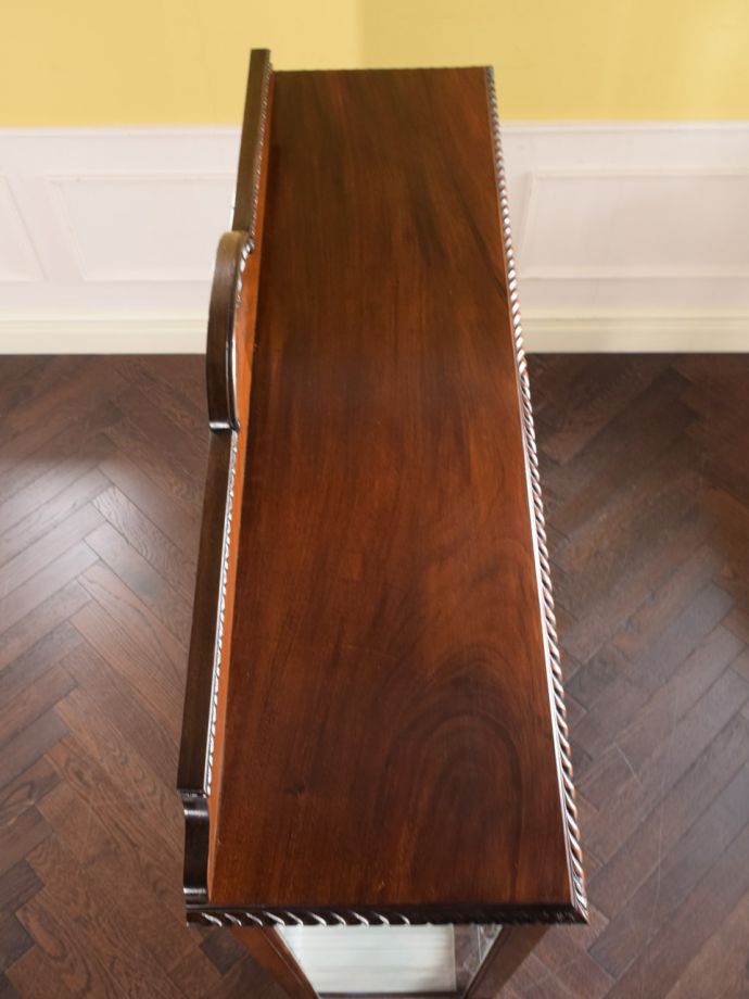 アンティークキャビネットの天板