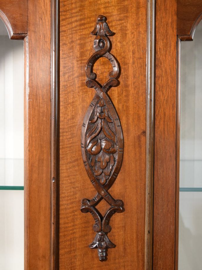 アンティーク家具の装飾