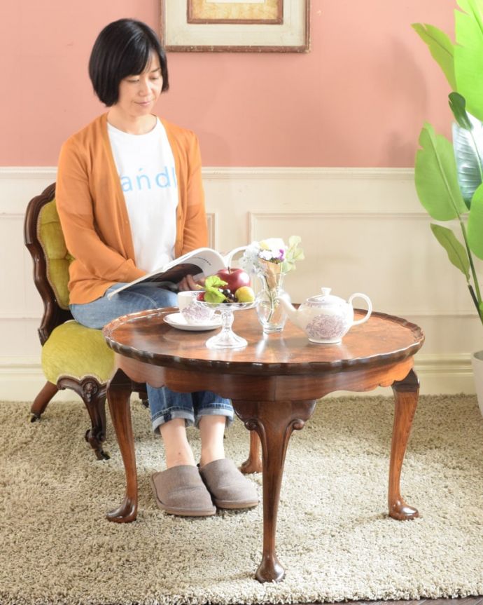 アンティークのテーブル アンティーク家具 アンティーク コーヒーテーブル 優雅な時間が過ごせる英国スタイルのコーヒーテーブルどんな場所に置いても美しいデザインでみんなを魅了する英国アンティーク。(k-2847-f)