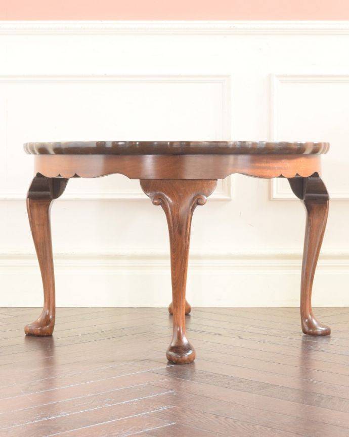 アンティークのテーブル アンティーク家具 アンティーク コーヒーテーブル クルッと回転360度どこから見ても美しく仕上げてあるので、いろんな場所から見て楽しんで下さい。(k-2847-f)