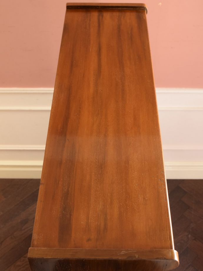 アンティーク家具の形