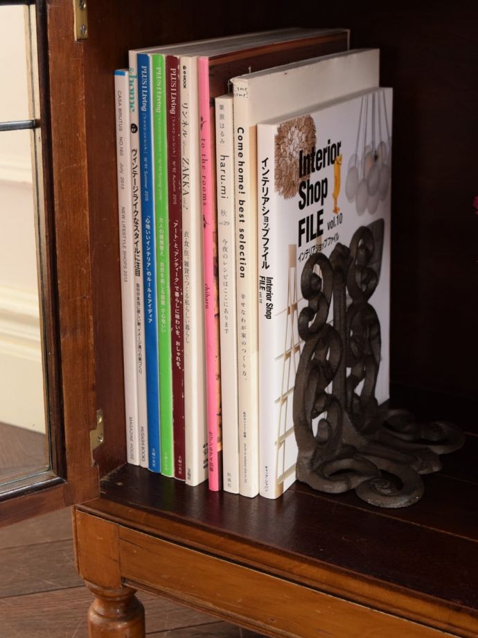 キャビネットの扉の中