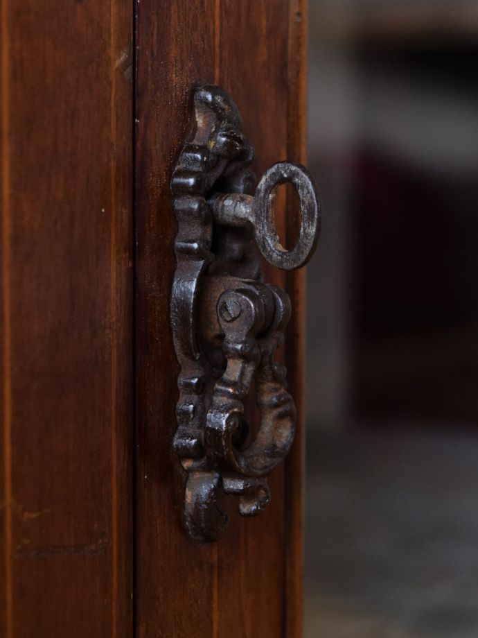 キャビネットの取っ手と鍵