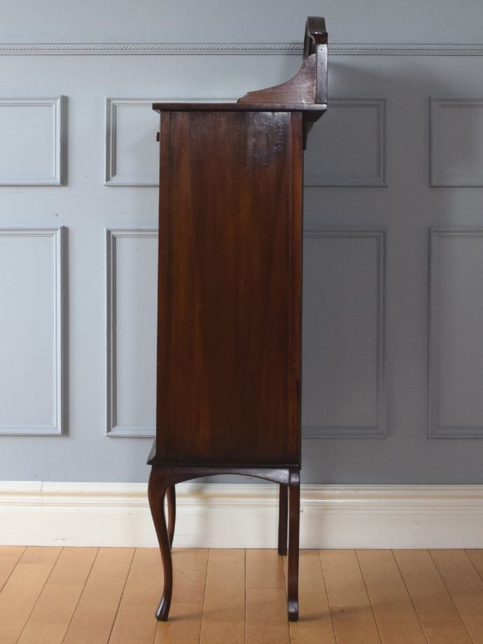 キャビネットの側面